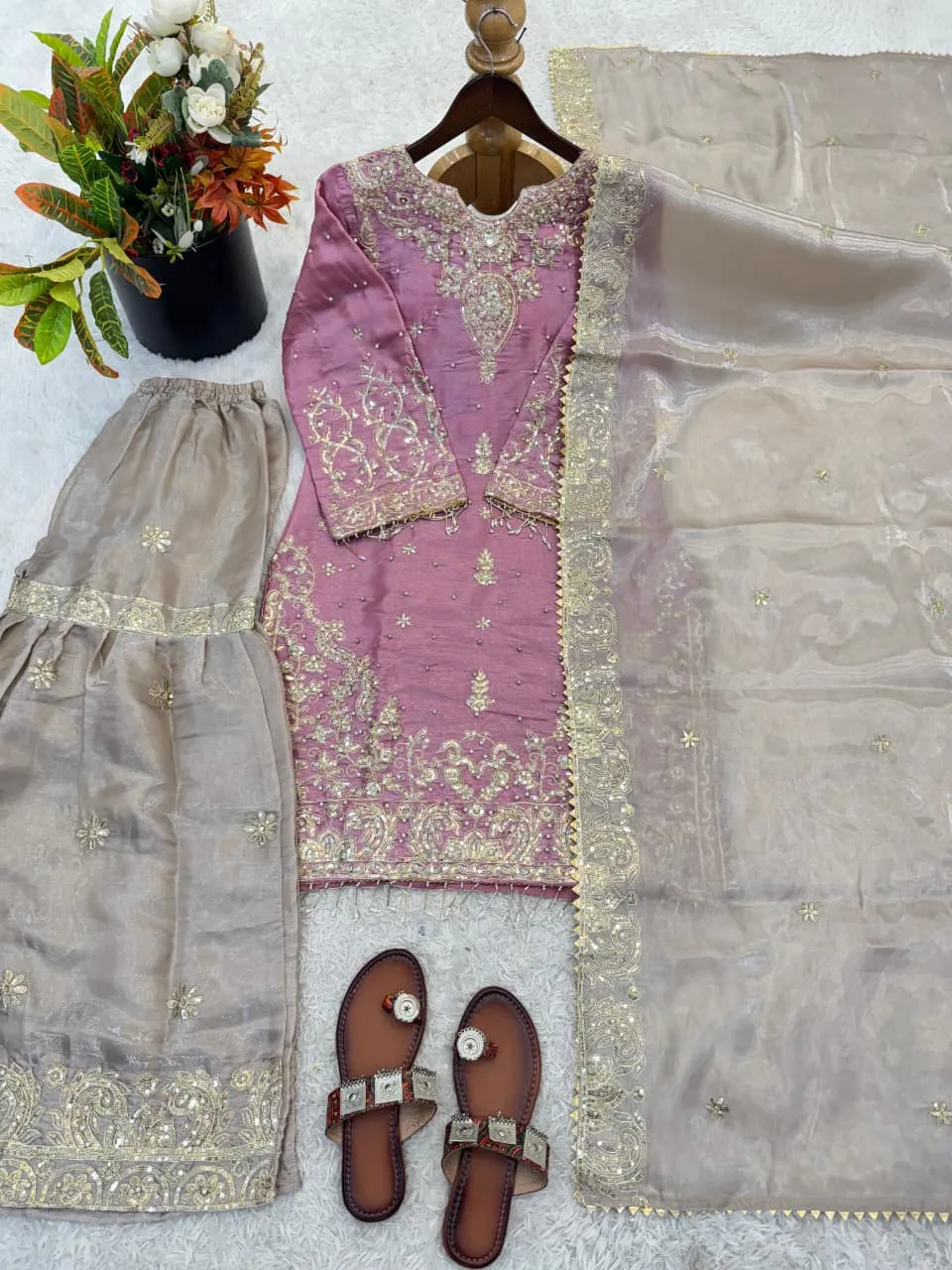 Design Number 1952 3
